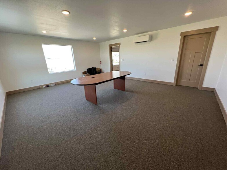 More Photos Of 3746 N Higley Rd, Ogden Showroom For Lease