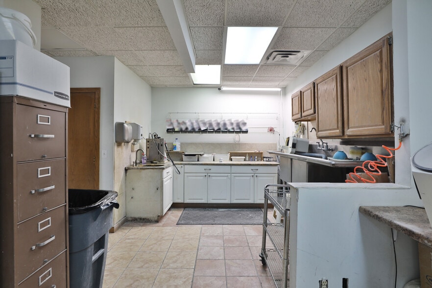 More Photos Of 2425 Deewood Dr, Columbus Medical For Sale