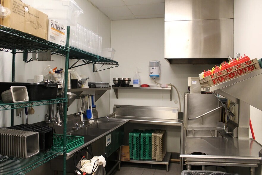 More Photos Of 300 Riverwind Dr, Pearl Restaurant For Sale