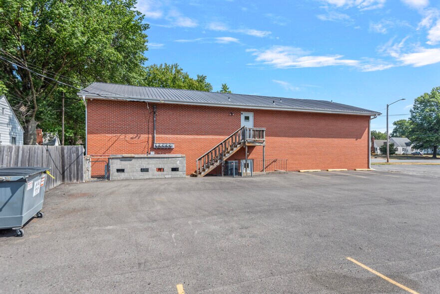 More Photos Of 2445 S 5th St, Springfield Office For Sale