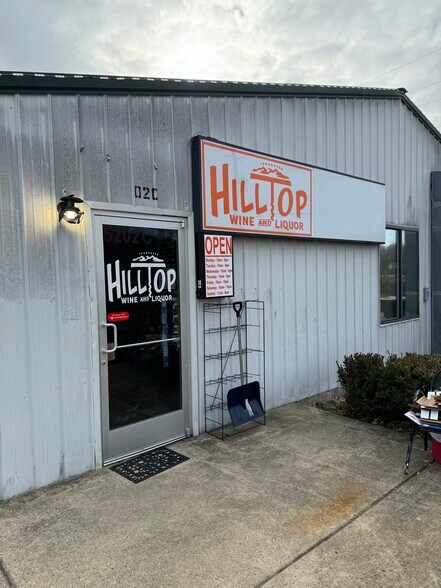 More Photos Of 5204 Highway 31 E, Westmoreland Freestanding For Sale