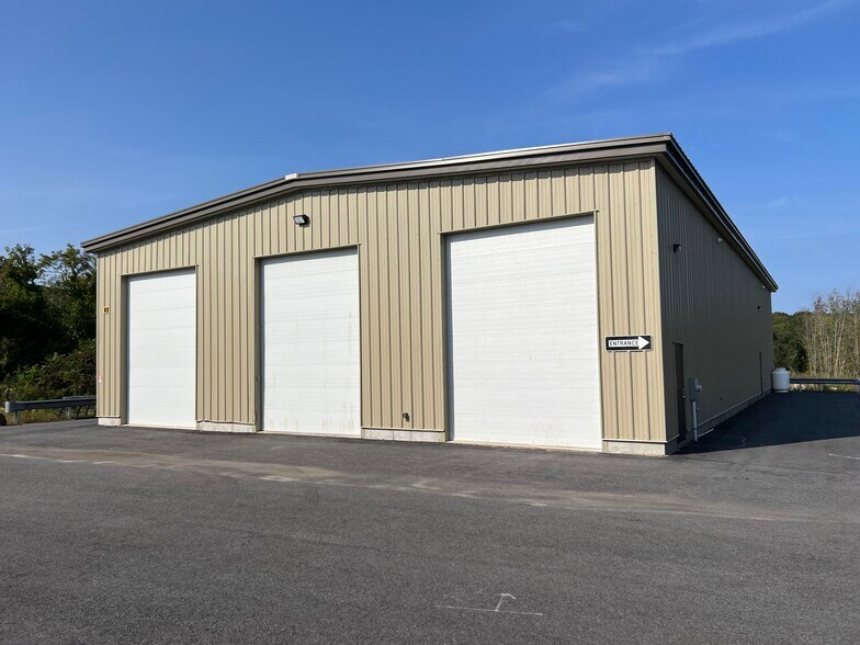 More Photos Of 185 Warren Ave, Westbrook Manufacturing For Lease
