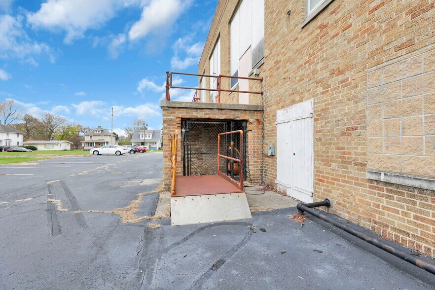 More Photos Of 300 E Auburn Ave, Springfield Office For Sale