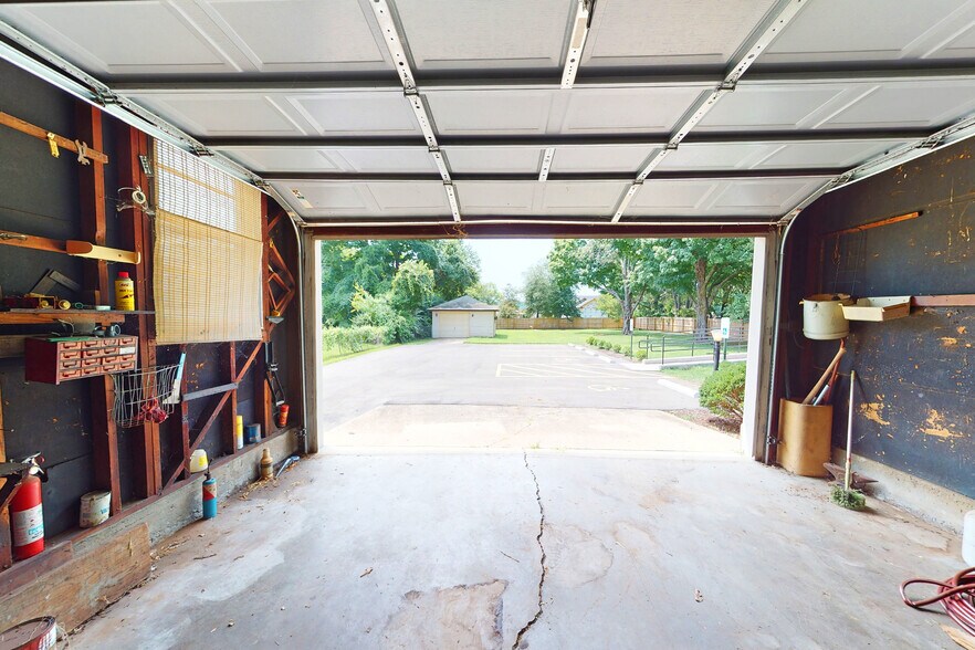 More Photos Of 9212 Preston Hwy, Louisville Office For Sale