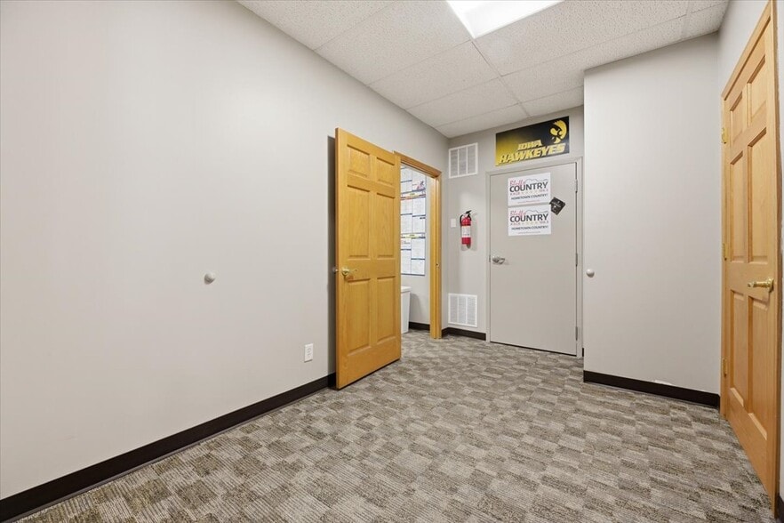 More Photos Of 600 S 4th St, Council Bluffs Office For Lease