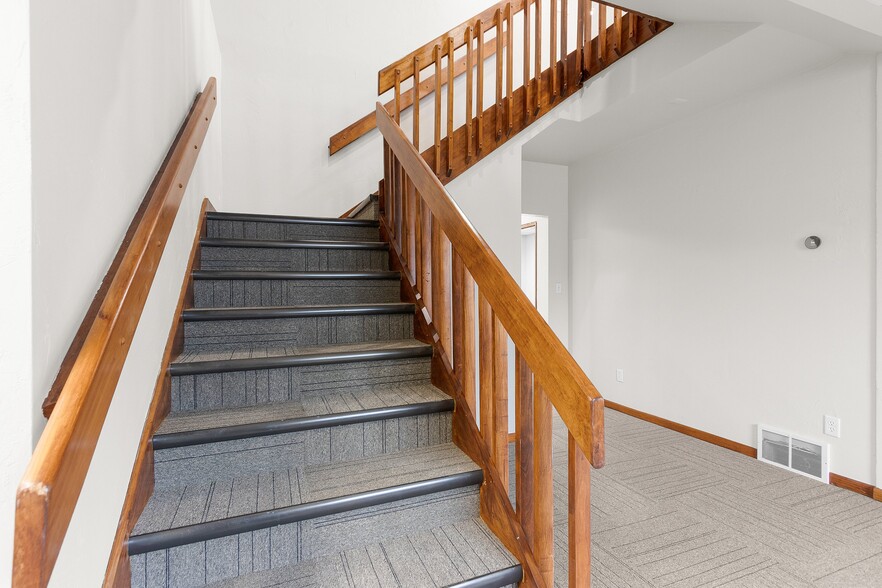 More Photos Of 621 W Lawrence St, Appleton Office For Lease