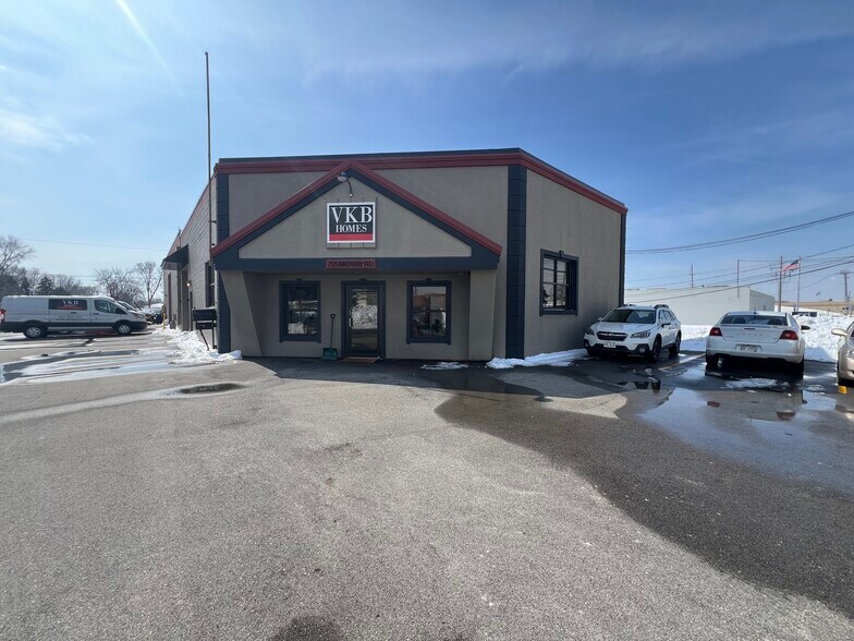 More Photos Of 795 Midway Rd, Menasha Showroom For Sale