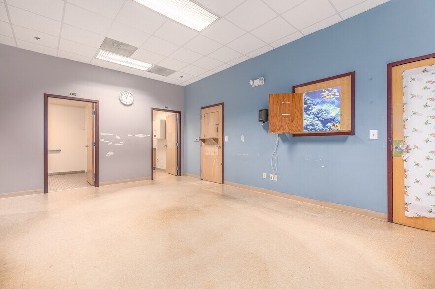 More Photos Of 998 Corporate Blvd, Aurora Office For Sale