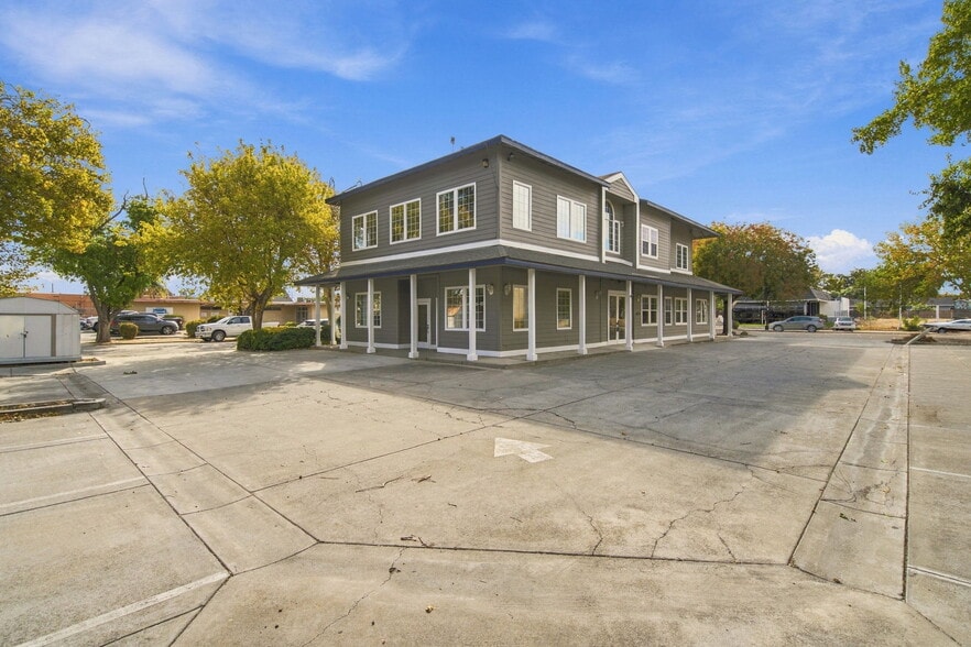 More Photos Of 403 W 11th St, Tracy Office For Sale