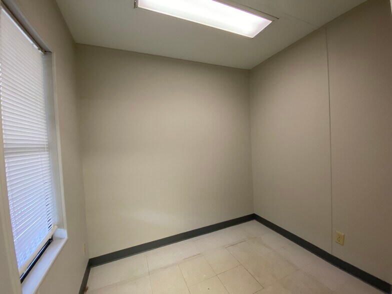 More Photos Of 1008 Dickerson Dr, Jasper Land For Lease