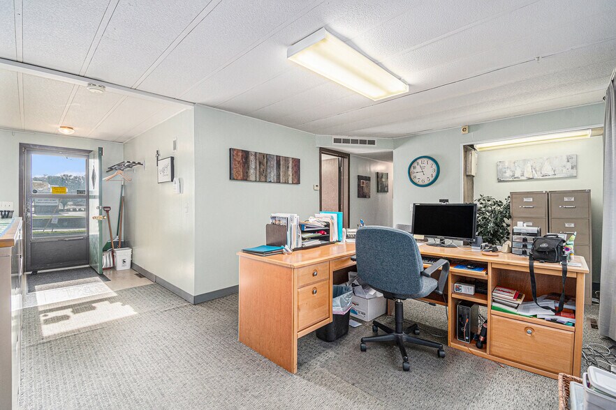 More Photos Of 302 S 74th St, Omaha Office For Sale