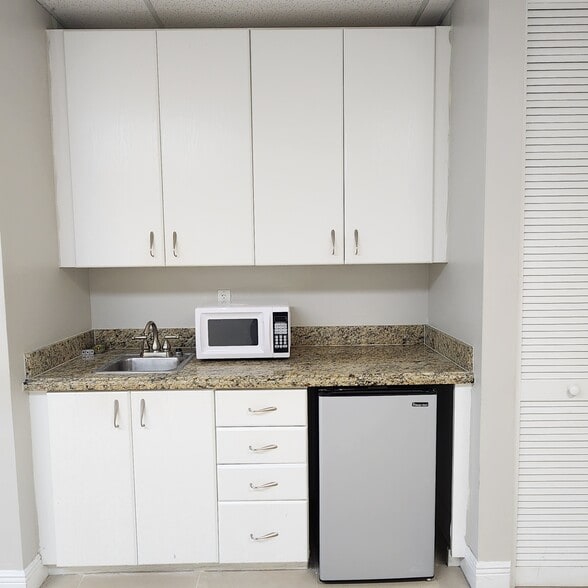 More Photos Of 5220 S University Dr, Davie Office For Lease