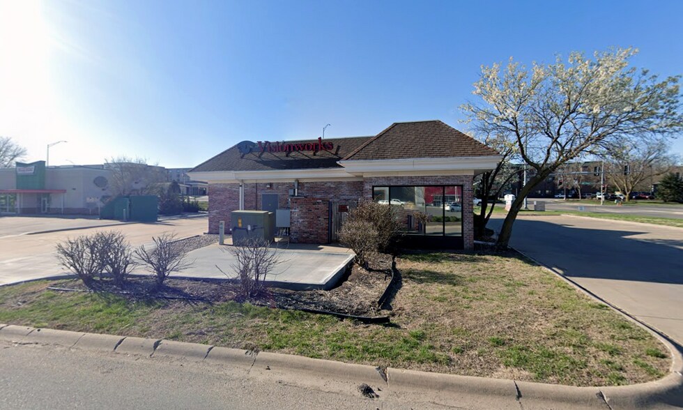 More Photos Of 6404 O St, Lincoln Freestanding For Sale