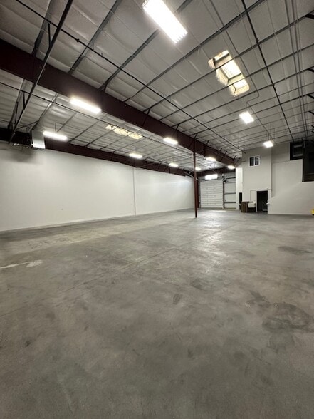 More Photos Of 11279 S Redwood Rd, South Jordan Warehouse For Lease