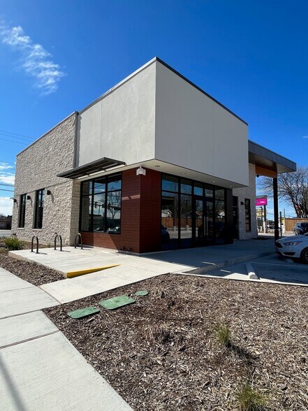 More Photos Of 3206 Fredericksburg Rd, San Antonio Bank For Lease