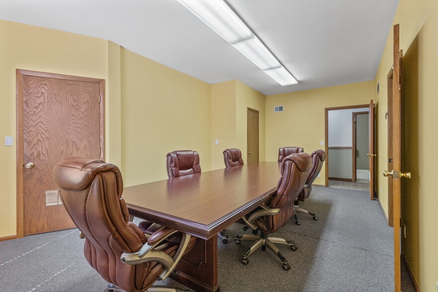 More Photos Of 7161 N 43rd St, Milwaukee Office For Sale