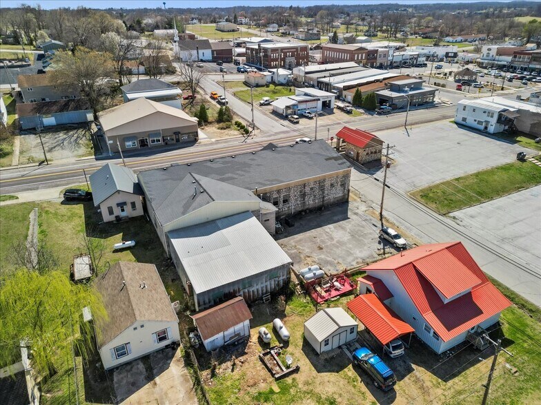 More Photos Of 302 E Washington Ave, Ava General Retail For Sale