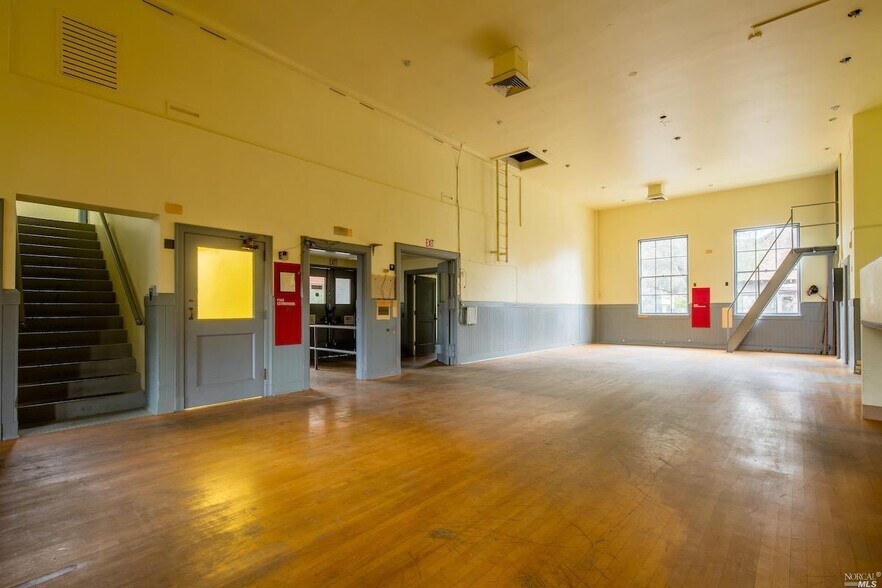 More Photos Of 224 N Oak St, Ukiah Office Residential For Lease