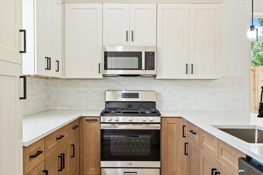 More Photos Of 9119 Henrietta Street #A & B, Houston Multifamily For Sale
