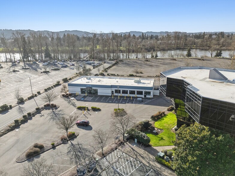 More Photos Of 499 Valley River Ctr, Eugene Health Club For Sale