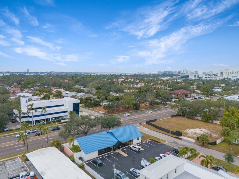 More Photos Of 2501 S Tamiami Trl, Sarasota Office For Lease