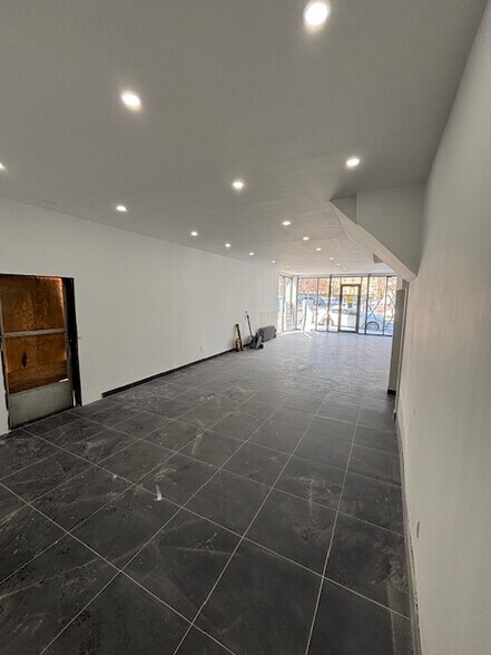 More Photos Of 12302 Metropolitan Ave, Kew Gardens General Retail For Lease