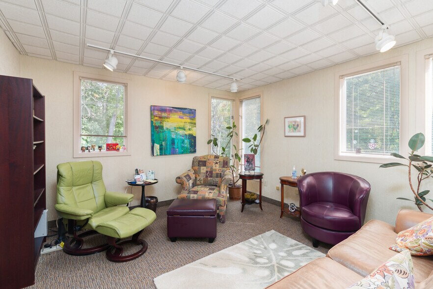 More Photos Of 155 Sycamore St, Glastonbury Office For Lease