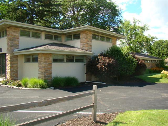 More Photos Of 718 Park Ave, Beaver Dam Office For Sale
