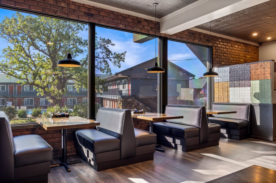 More Photos Of 480 W Deuce of Clubs, Show Low Hotel For Sale