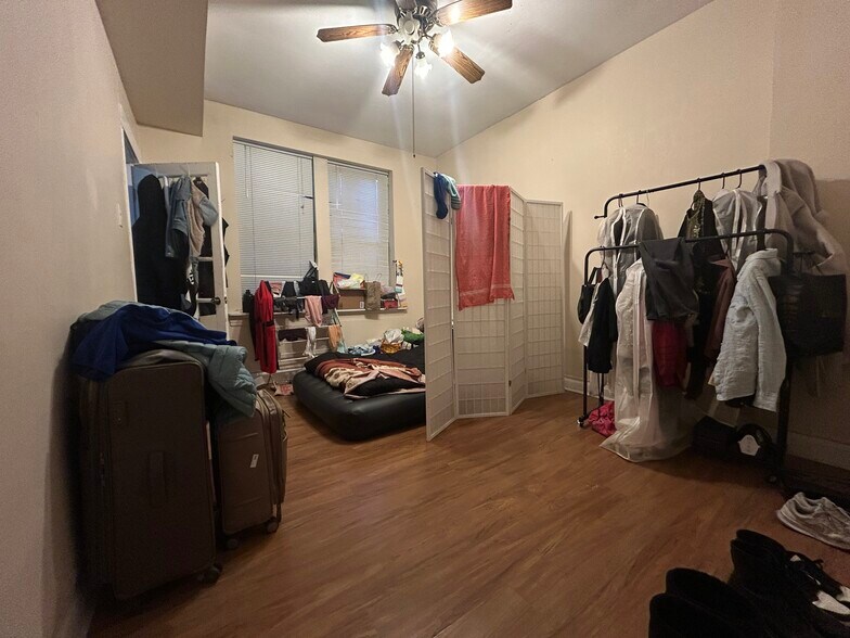 More Photos Of , Chicago Unknown For Sale