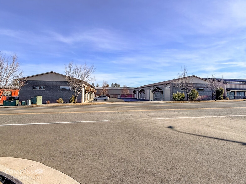 More Photos Of 61450 American Ln, Bend Warehouse For Lease