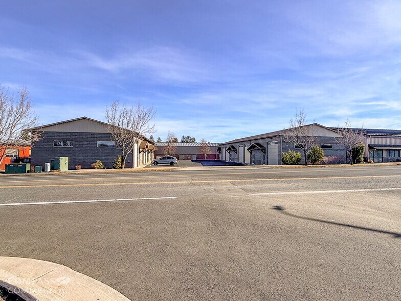 More Photos Of 61450 American Ln, Bend Warehouse For Lease