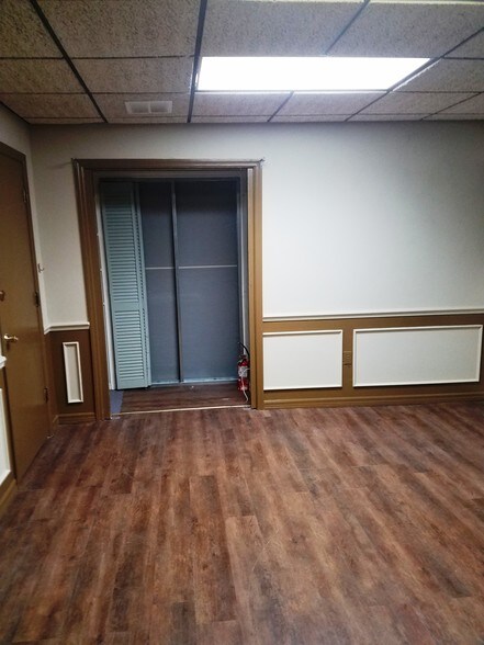 More Photos Of 180 S County Road 427, Longwood General Retail For Sale
