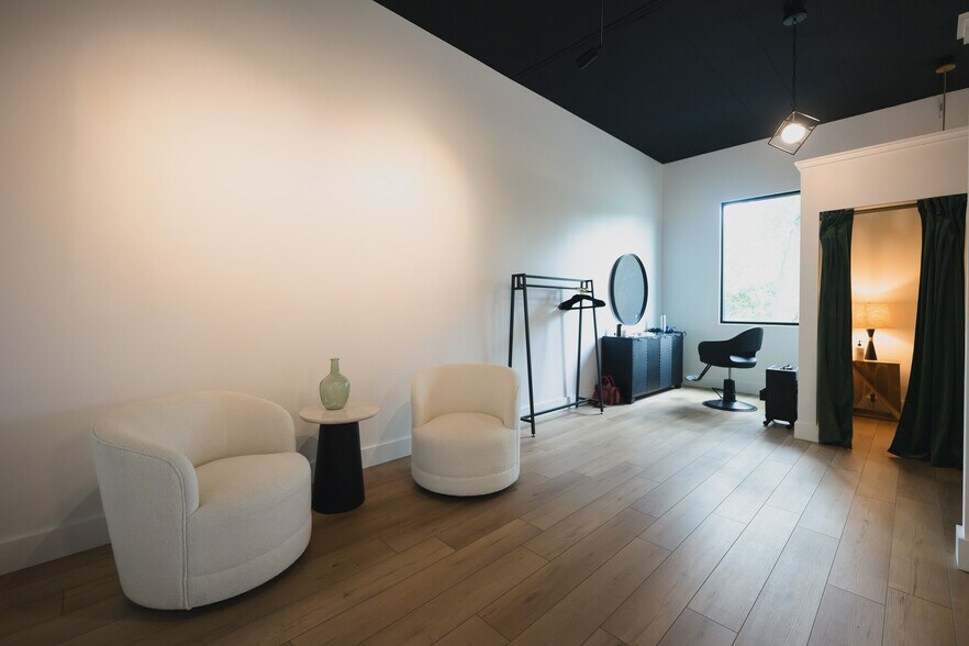 More Photos Of 4430 W Jonathan Moore Pike, Columbus Office Residential For Lease