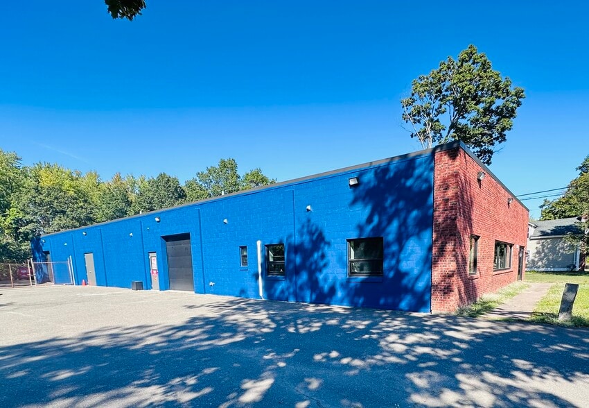 More Photos Of 270 Brewer St, East Hartford Warehouse For Lease