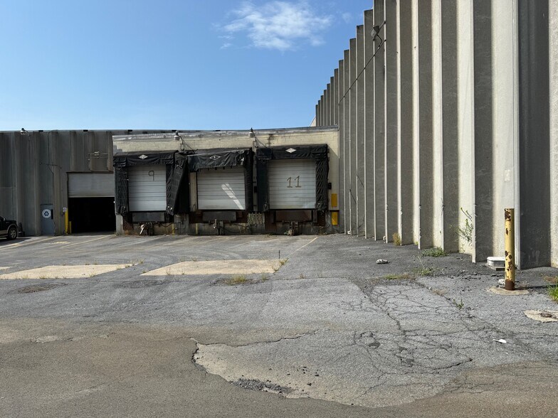 More Photos Of 551 Fairmont Ave, Winchester Warehouse For Lease