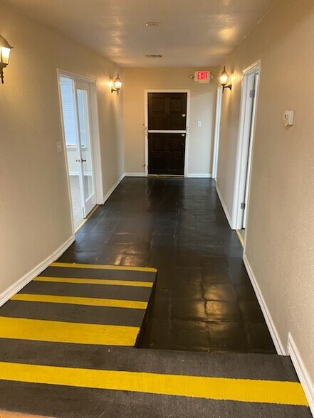More Photos Of 1011 Santa Fe St, Corpus Christi Office For Sale