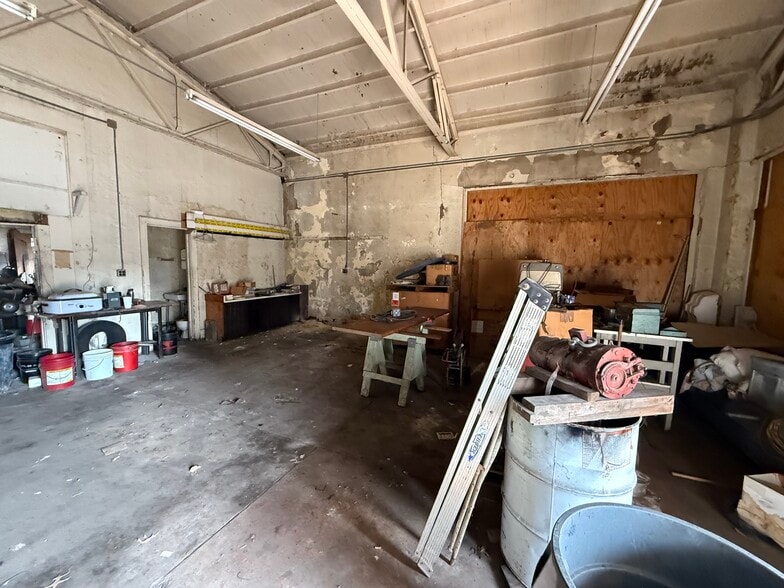 More Photos Of 622 13th St, Franklin Auto Repair For Sale
