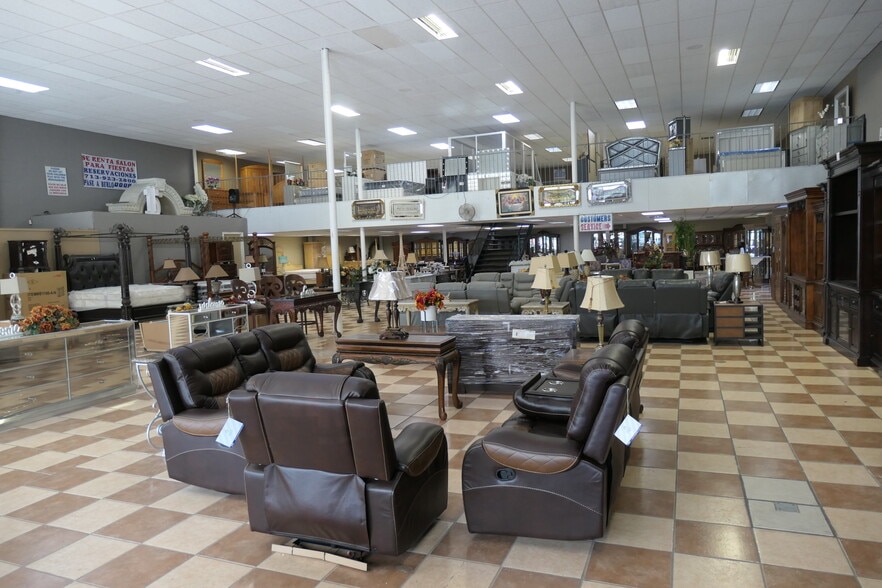 More Photos Of 1115 Broadway St, Houston Freestanding For Sale