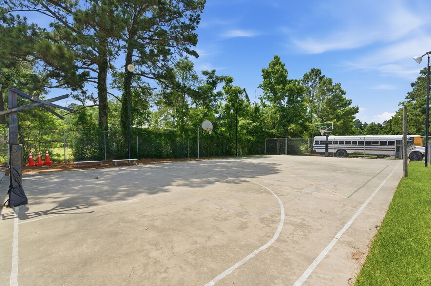 More Photos Of 3401 N Frazier St, Conroe Specialty For Sale