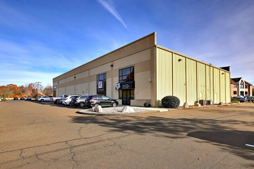 More Photos Of 469 E Main St, Branford Freestanding For Sale