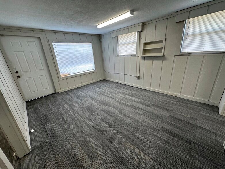 More Photos Of 1604 Olive St, Lakeland Warehouse For Sale