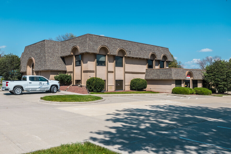 Primary Photo Of 3809 109th St, Urbandale Office For Lease