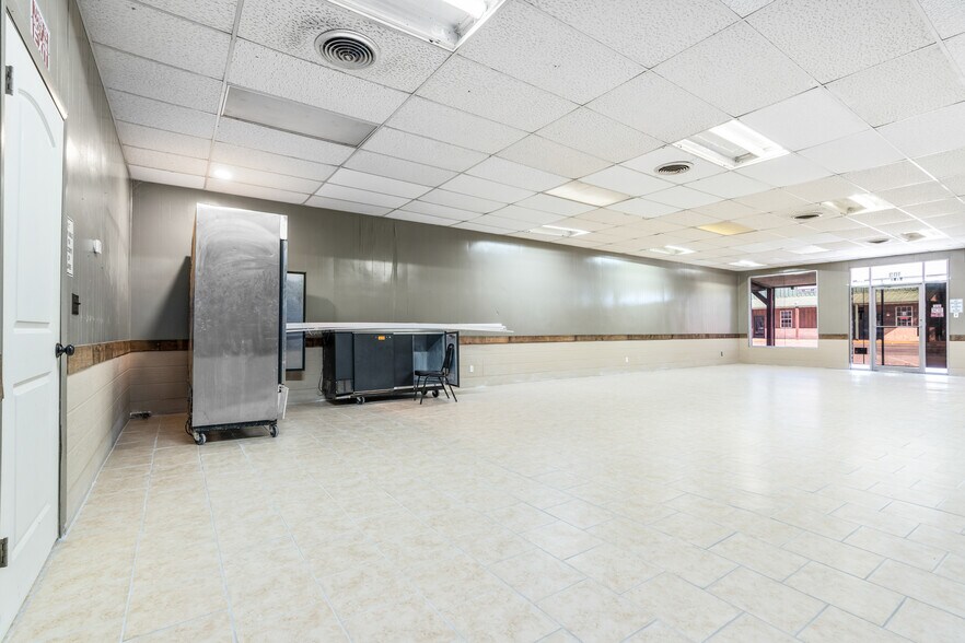 More Photos Of 103 W Main St, Itasca Storefront Retail Office For Sale