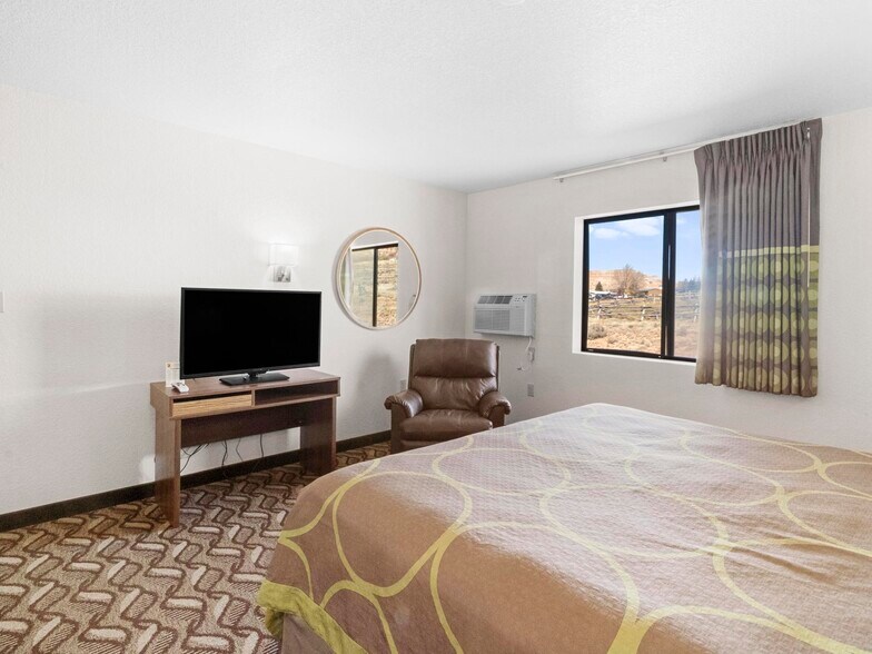 More Photos Of 1412 Warm Springs Dr, Dubois Hotel For Sale
