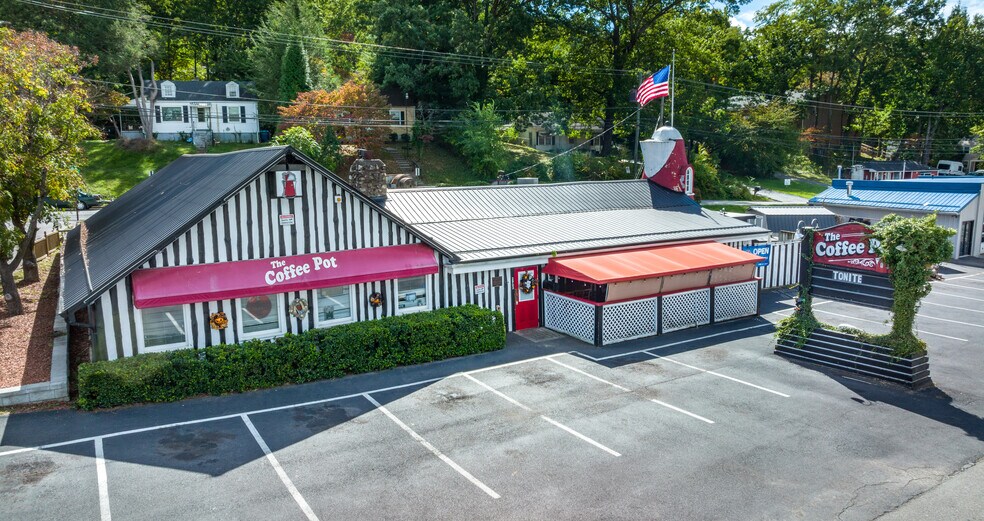 More Photos Of 2902 Brambleton Ave SW, Roanoke General Retail For Sale