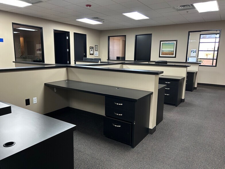 More Photos Of 50 S Stephanie St, Henderson Office For Sale