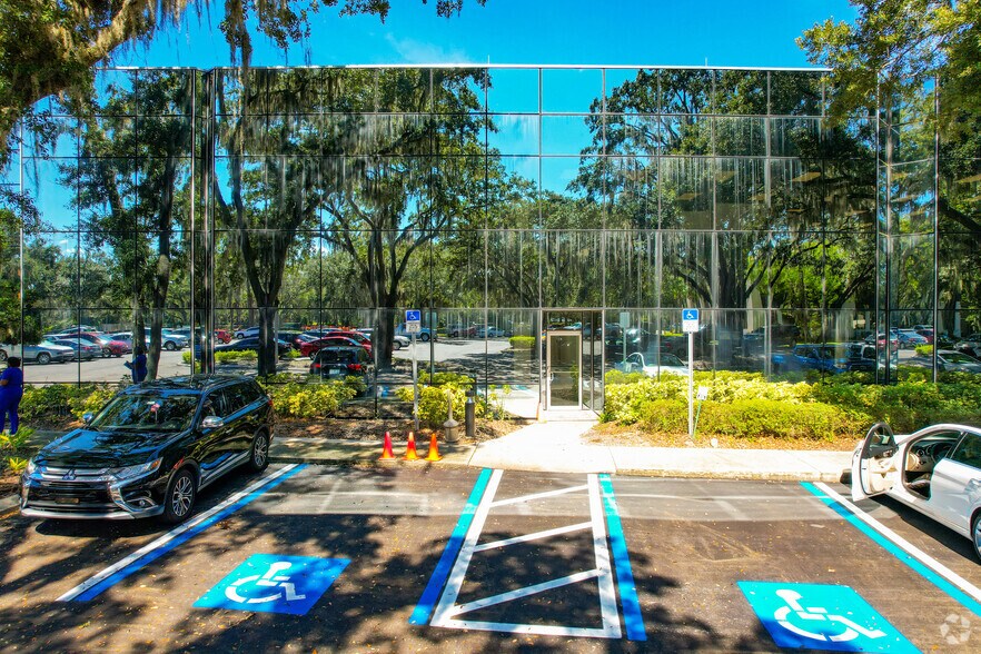 More Photos Of 3804 Coconut Palm Dr, Tampa Unknown For Lease