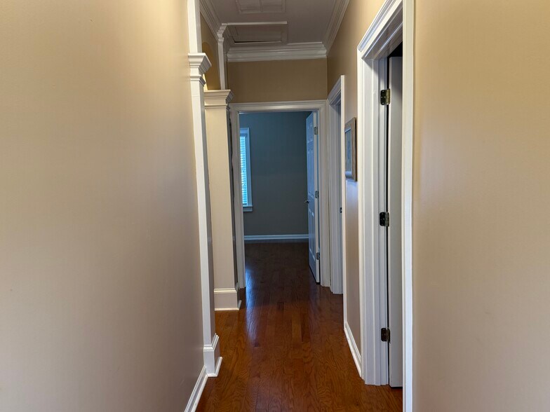 More Photos Of 4595 Towne Lake Pky, Woodstock Medical For Lease