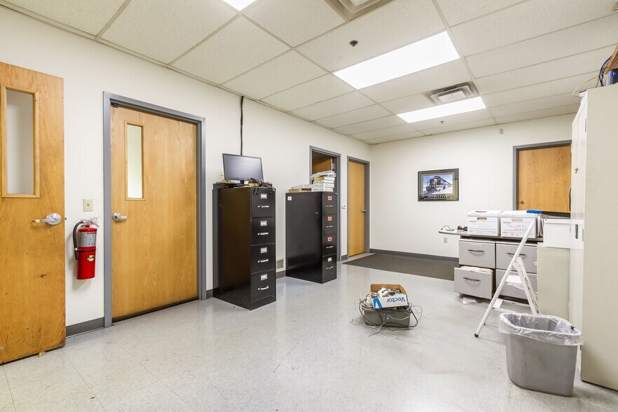 More Photos Of 2081 Division St, Palmyra Manufacturing For Lease